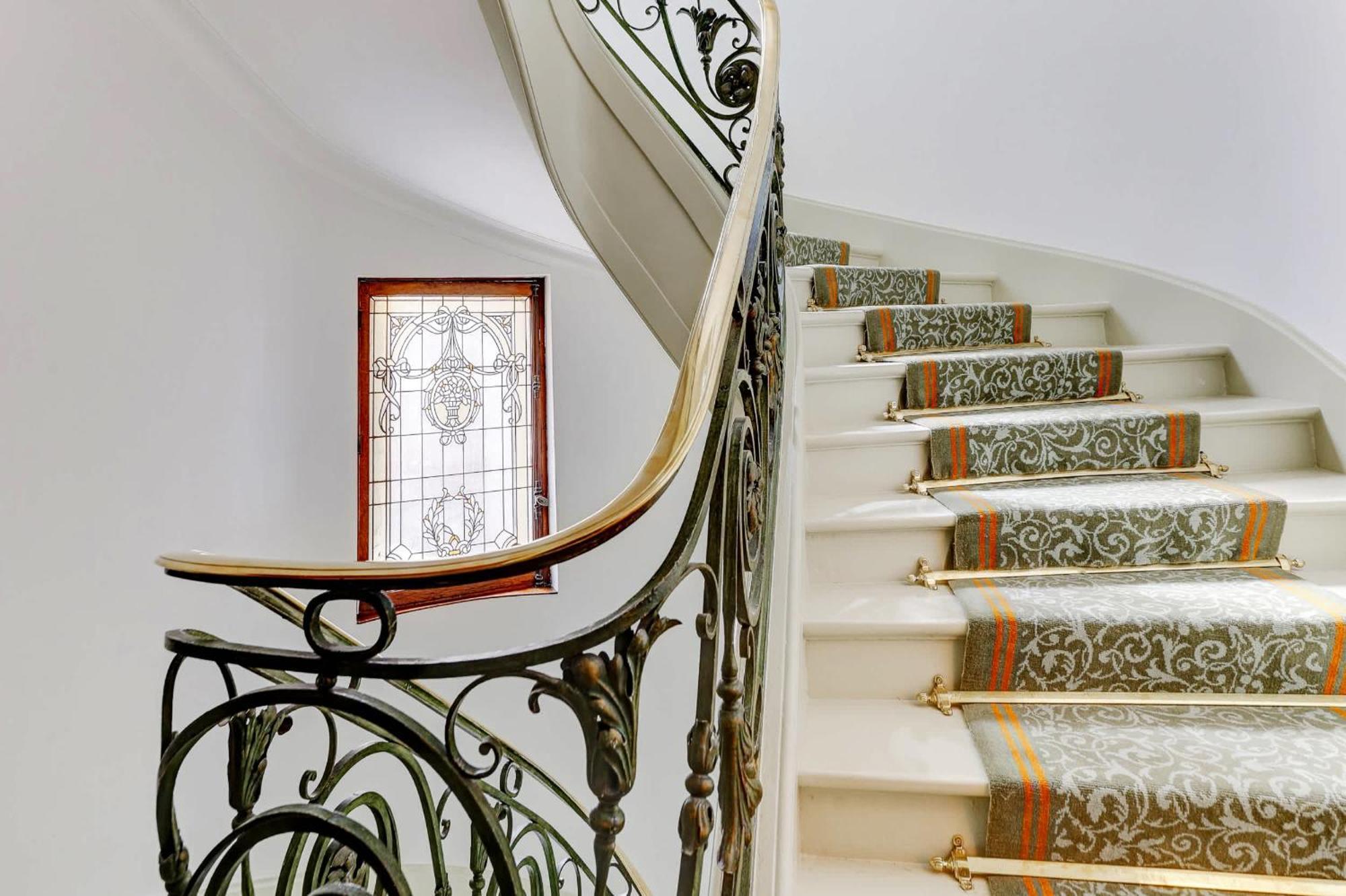 Apartment De Luxe Haussmannien Aux Champs-elysees *